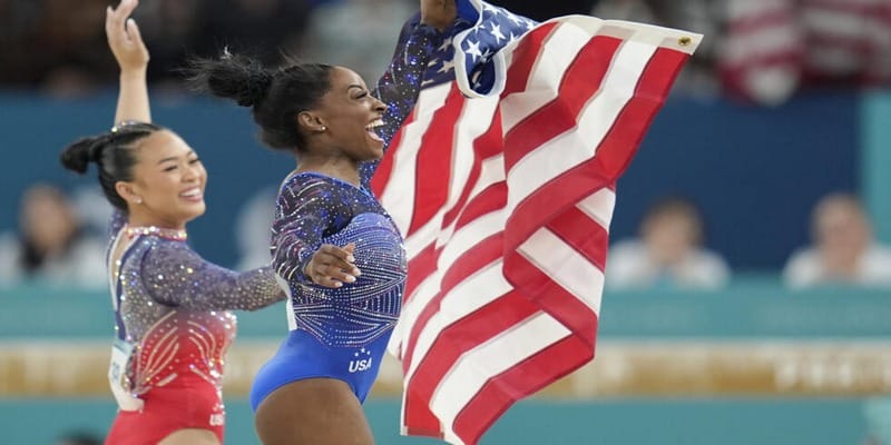 Simone Biles là nữ hoàng bộ môn thể dục dụng cụ